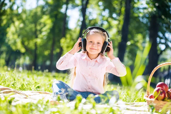 Kid relaxing in park — Stock Photo, Image