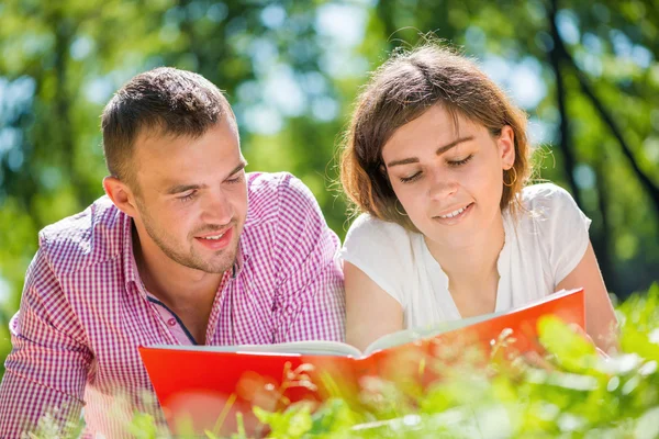 Date in park — Stock Photo, Image