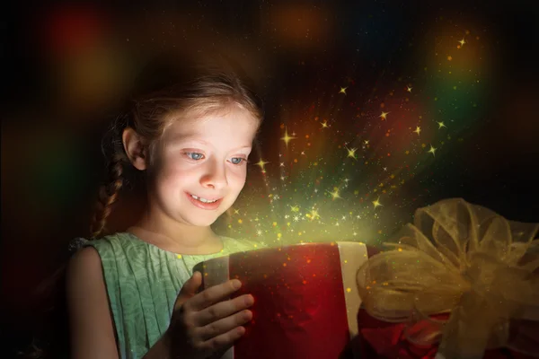 Girl opens a box of magic — Stock Photo, Image