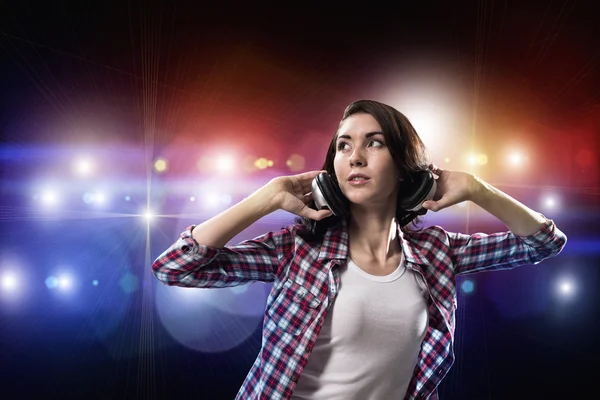 Teenager girl wearing headphones — Stock Photo, Image