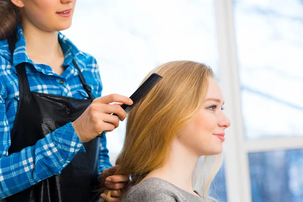 Hairdresser and client — Stock Photo, Image