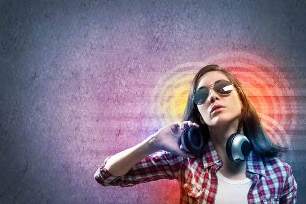 Teenager girl wearing headphones — Stock Photo, Image