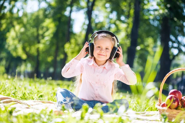 Kid relaxing in park — Stock Photo, Image