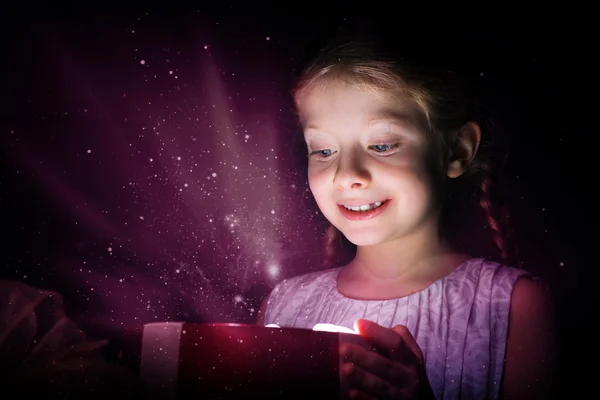 Girl opens a box of magic — Stock Photo, Image