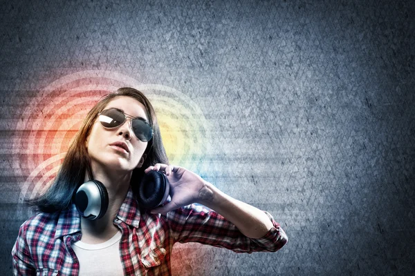 Teenager girl wearing headphones — Stock Photo, Image