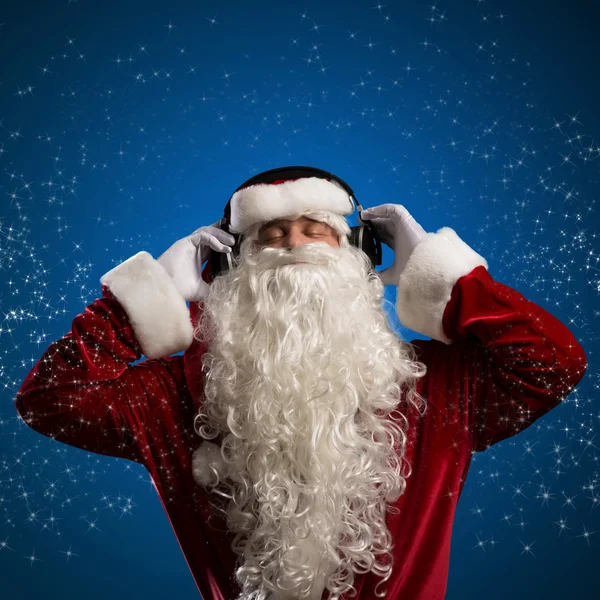 Santa Claus poslouchá hudbu — Stock fotografie