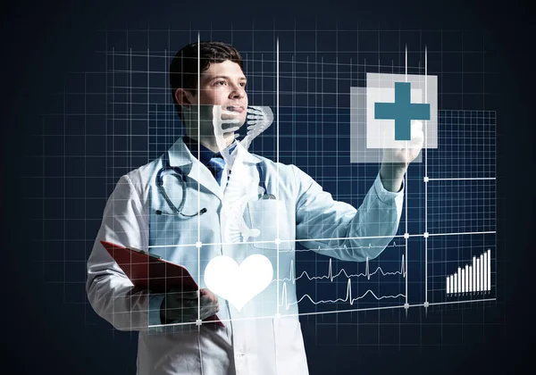 医者は仮想インターフェイスで動作します。デジタル医療の概念 — ストック写真