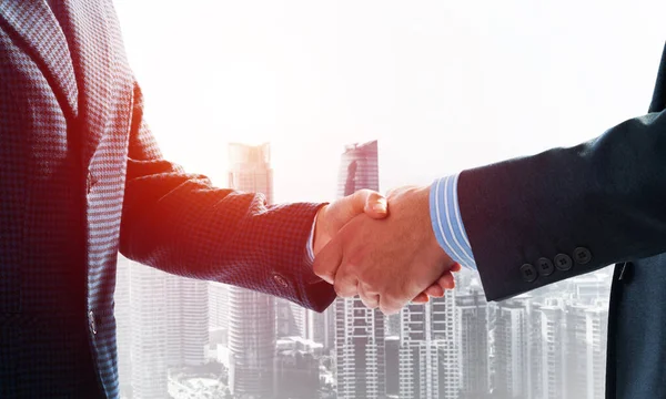 Close-up of the handshake of businessmen. — Stock Photo, Image