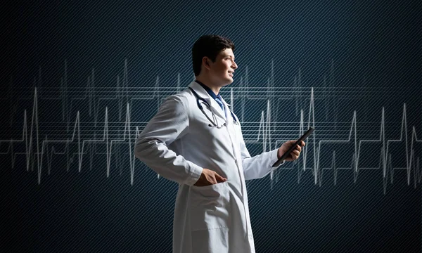 Doctor with tablet. Concept of digital healthcare — Stock Photo, Image