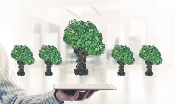 Eco grön miljö koncept presenteras av träd som arbetsmekanism eller motor — Stockfoto