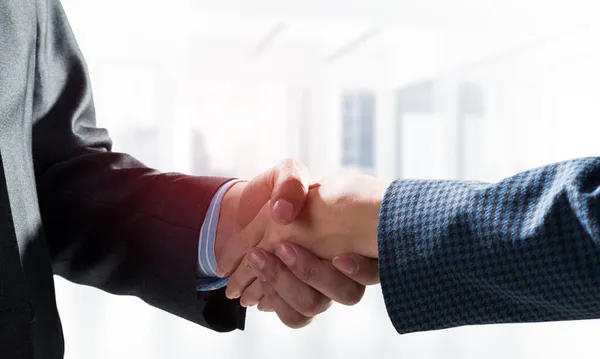 Close-up of the handshake of businessmen. — Stock Photo, Image