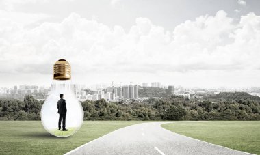 Ampulün içindeki iş adamı