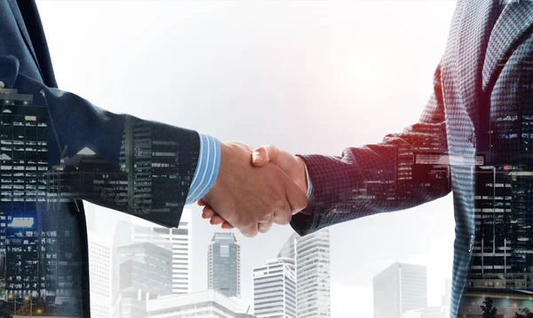 Close-up of the handshake of businessmen. — Stock Photo, Image