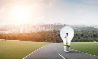 Ampulün içindeki iş kadını