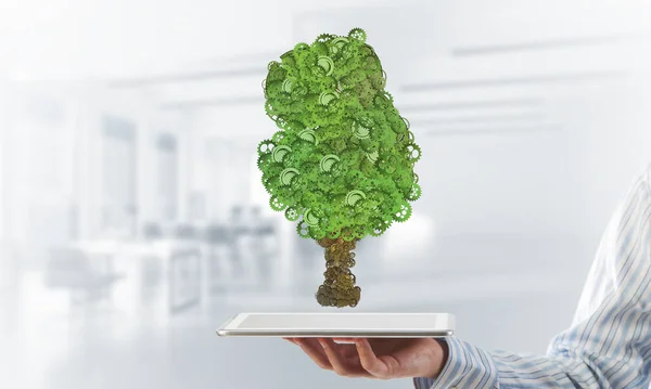 Eco grön miljö koncept presenteras av träd som arbetsmekanism eller motor — Stockfoto