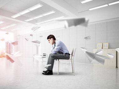 Genç işadamı koltuğunda