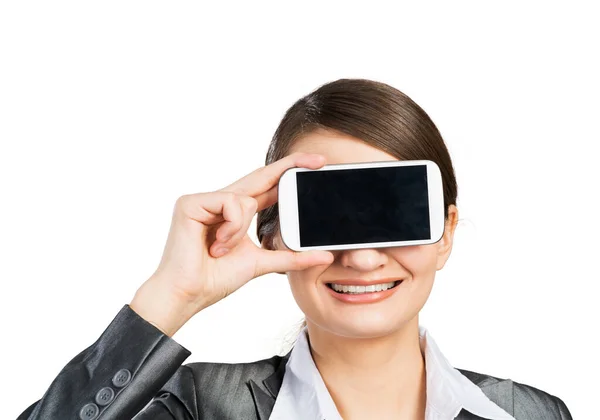 Mujer cubriendo sus ojos con un smartphone —  Fotos de Stock