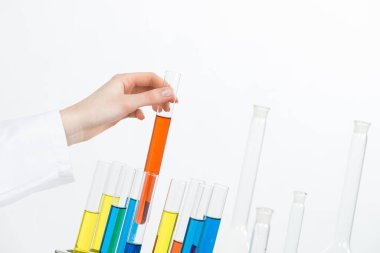 Laboratuvarda analiz ve sentez.