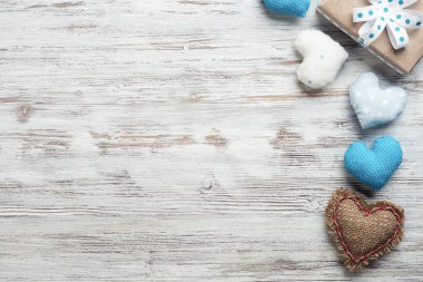 Düz, yumuşak kalpli, şirin bir kompozisyon sergiliyordu.