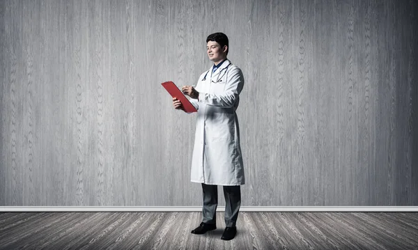 Doctor with tablet — Stock Photo, Image