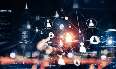 Karanlık arka planda modern kablosuz teknolojileri iletişim ve ağ olarak sunmak