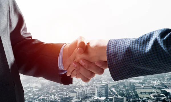 Close-up of the handshake of businessmen. — Stock Photo, Image