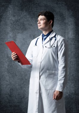 Belgeler için tabletli doktor