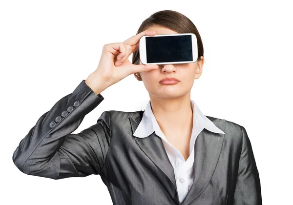 Mujer cubriendo sus ojos con un smartphone —  Fotos de Stock