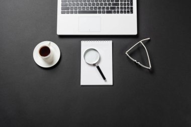 Malzemelerle dolu ofis hayatı