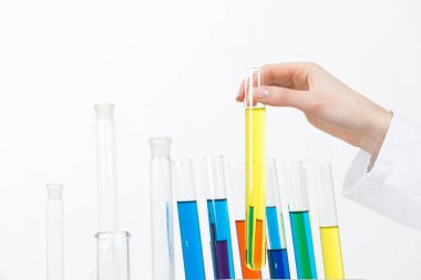 Laboratuvarda analiz ve sentez.