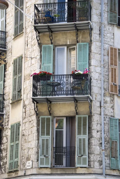 Französisches Haus mit Balkon — Stockfoto