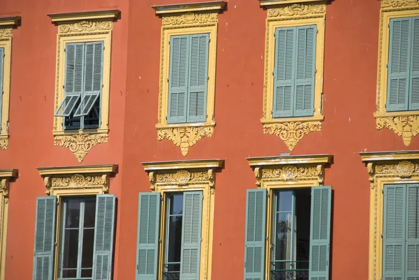 terracotta Hous güzel renkli