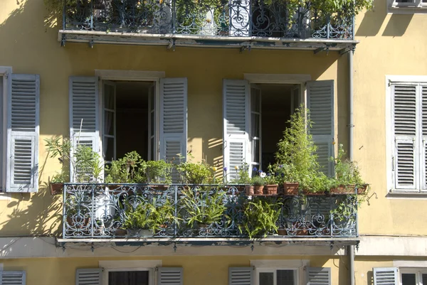 Kleine Balkone in schön, Frankreich — Stockfoto