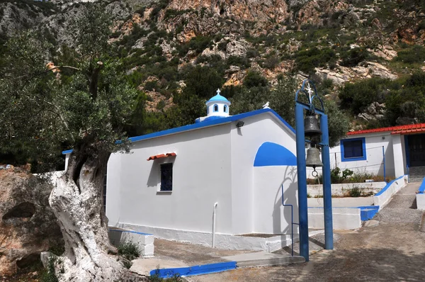 Witte Griekse kapel op samos eiland — Stockfoto