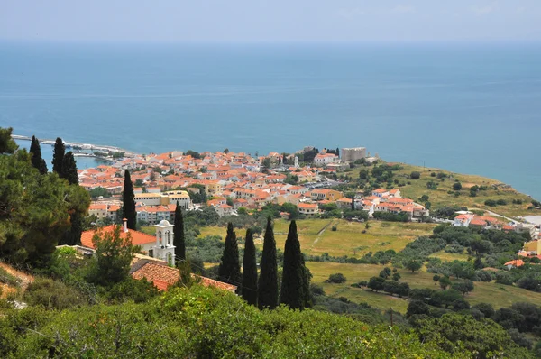 Pohled na pythagorion na řecký ostrov samos — Stock fotografie