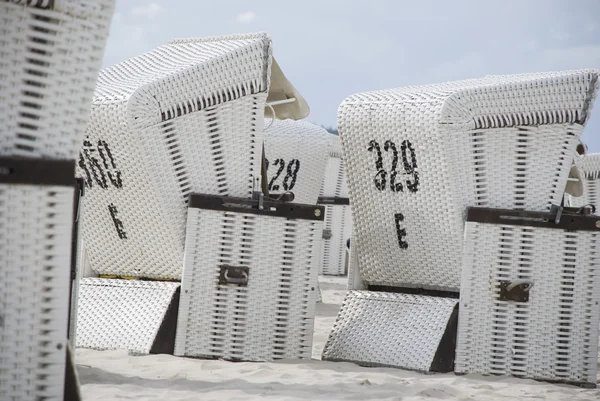 Canopied beach chairs at Baltic Sea, Alemanha — Fotografia de Stock
