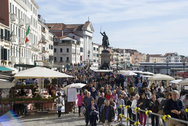 Mass tourism in venice, italy — Stock Photo, Image