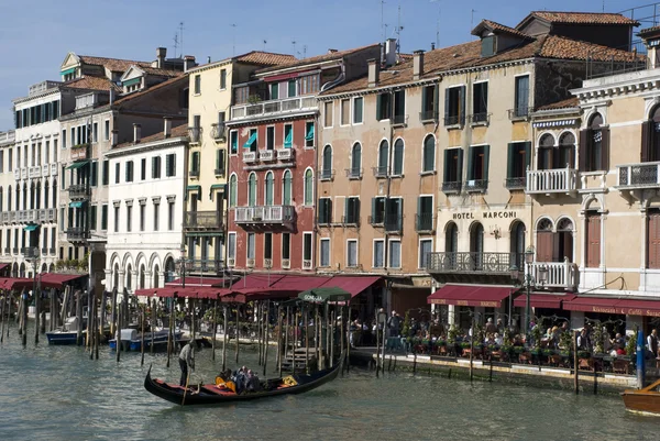 Gôndola veneziana no Grande Canal — Fotografia de Stock