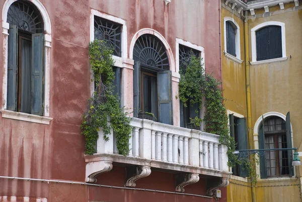 Small balcony on venetian terracotta colored house — Stock fotografie