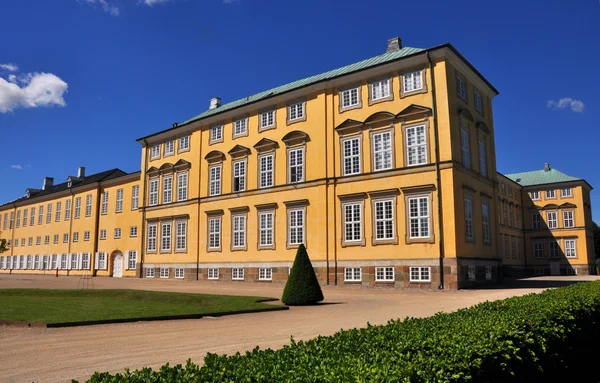 Facciata gialla del Palazzo Frederiksberg, Copenaghen — Foto Stock
