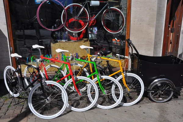 Магазин городских ретро-велосипедов в Копенгагене, Дания Стоковая Картинка