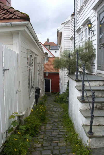 Beyaz ahşap evler eski kesiminde, bergen, Norveç — Stok fotoğraf