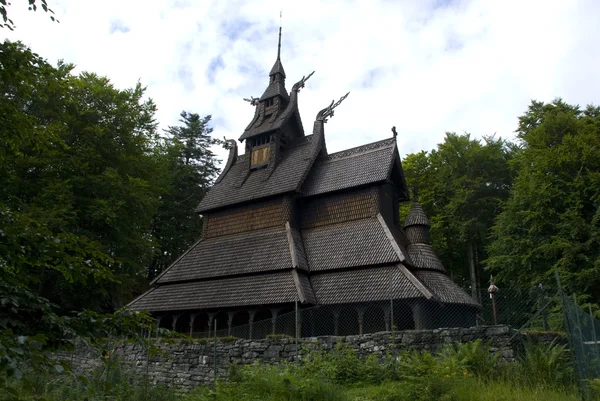 Η Stave εκκλησία Fantoft κοντά στο Μπέργκεν, Νορβηγία — Φωτογραφία Αρχείου