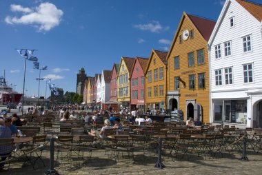 insanlar bir kafede bryggen, landmark Bergen - Norveç