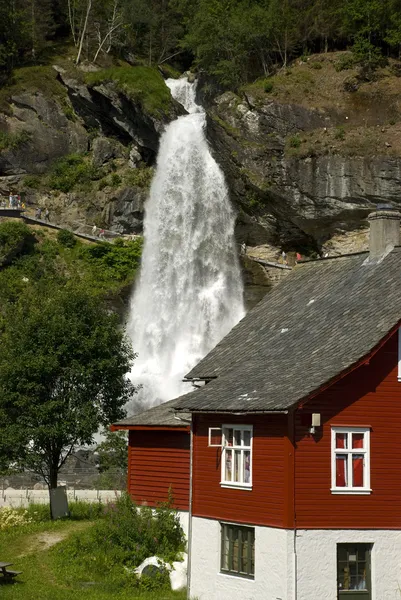 Steindalsfossen - wasserfall in norwegen — Stockfoto