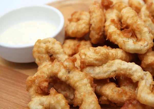 The onion rings with garlic sauce — Stock Photo, Image