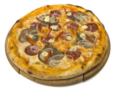 ahşap plaka üzerinde beyaz izole pizza yakın çekim