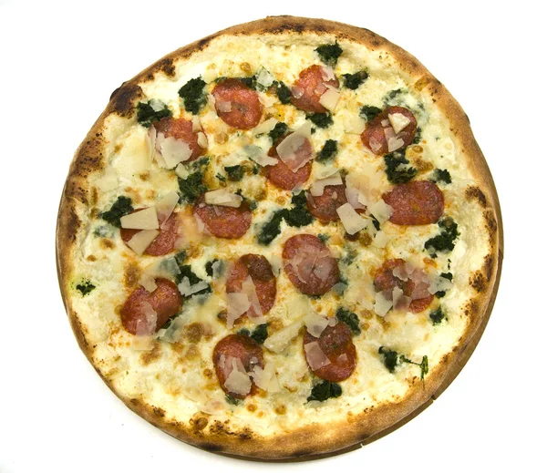 Pizza com espinafre em placa de madeira isolada em branco — Fotografia de Stock