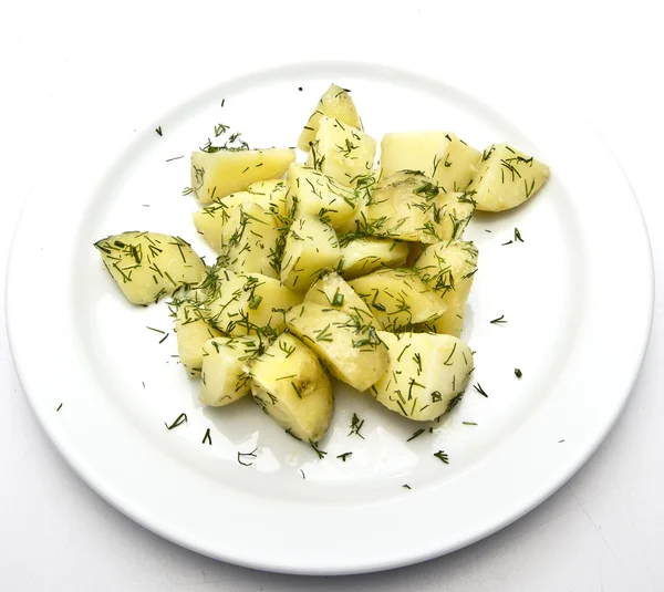 Vařené brambory s koprem na bílé desce — Stock fotografie