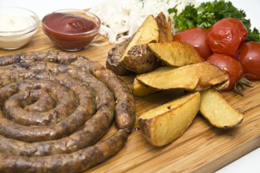 ev yapımı sebzeli ızgara sosis